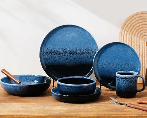 În acest spațiu mic, tandrețea timpului este estompată