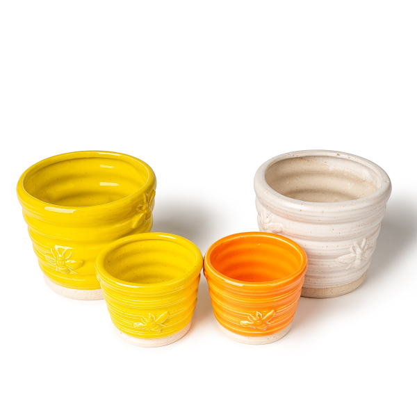 Vrei să-ți ridici spațiul și experiența de cadouri? Încercați acest borcan de lumânare din ceramică cu ceară de albine, cu detalii adorabile de albine!